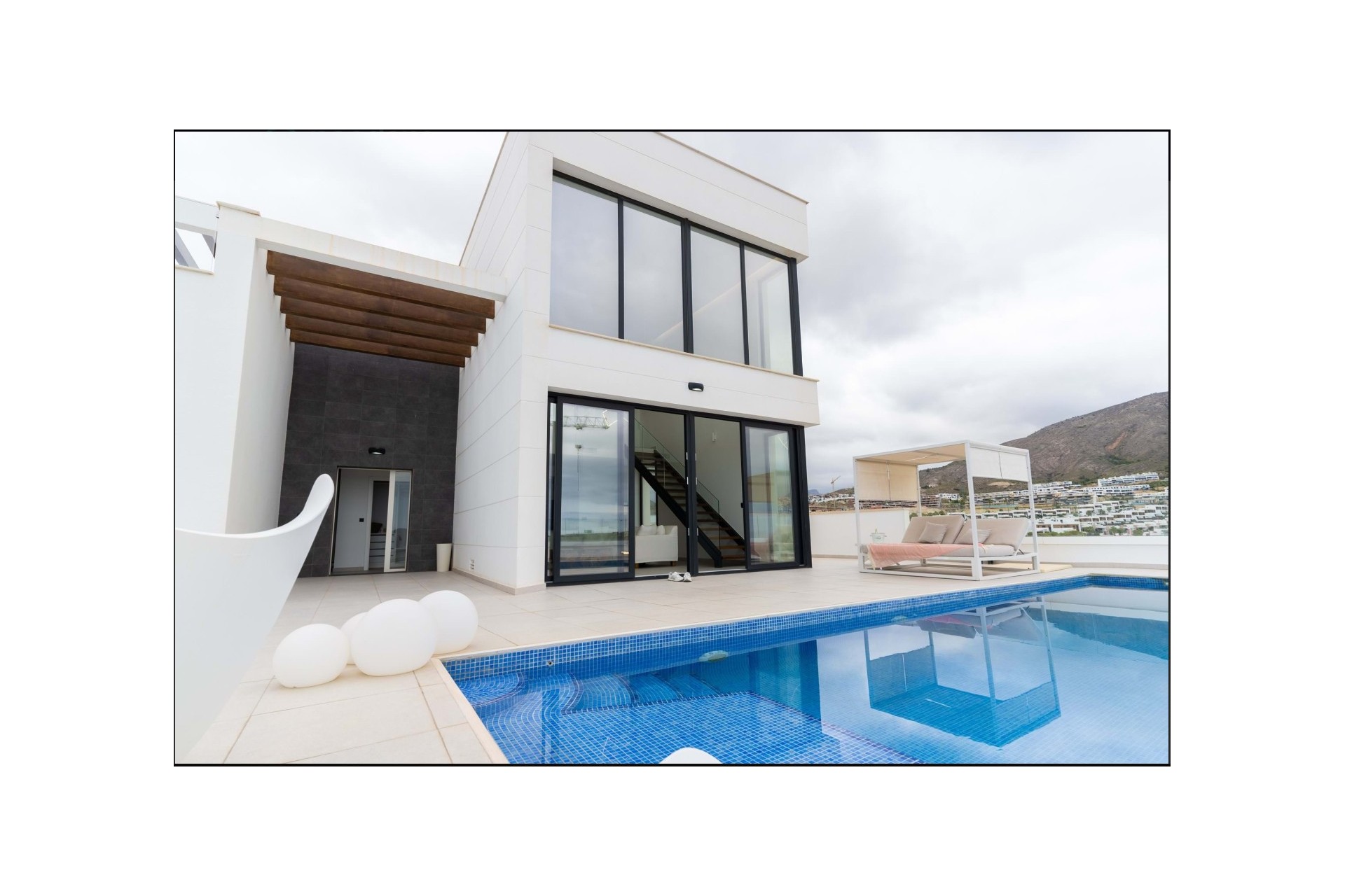 Alquiler a largo plazo - Villa -
Finestrat