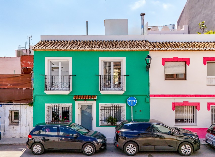 Herverkoop - Herenhuis -
Denia - El Puerto