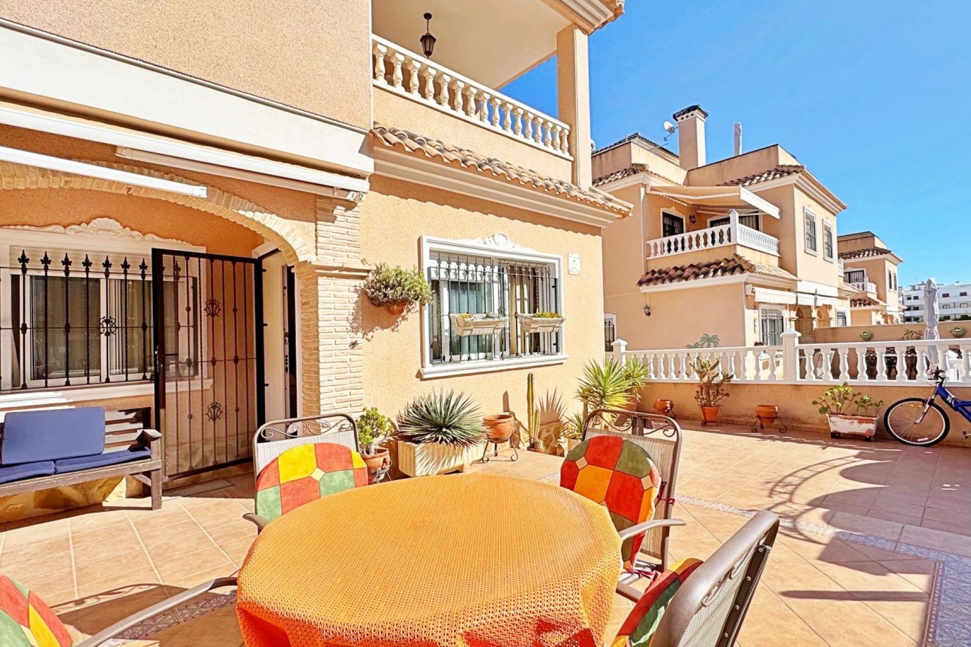 Herverkoop - Herenhuis -
Orihuela Costa - Villamartín
