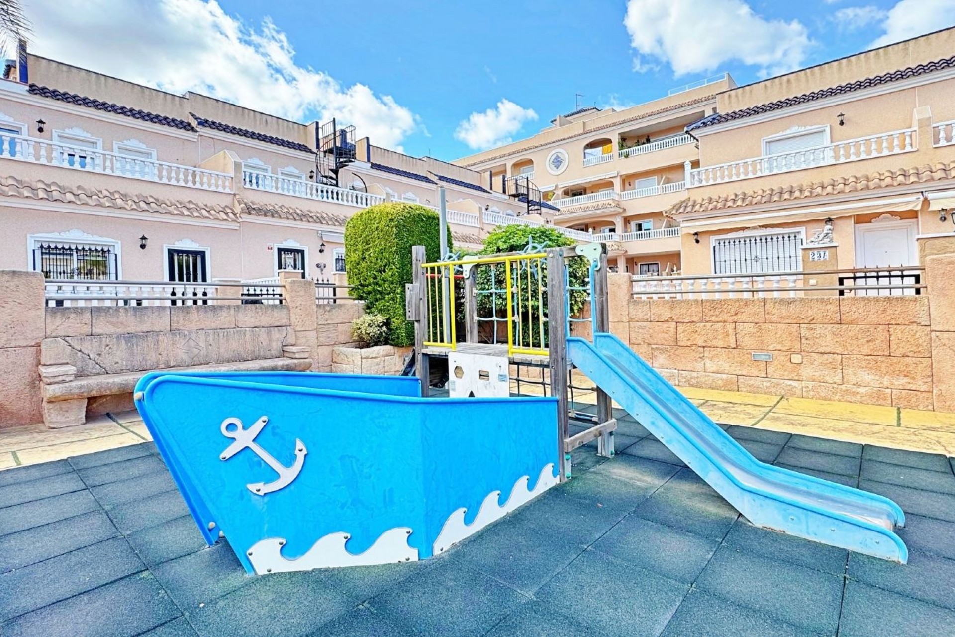 Herverkoop - Herenhuis -
Orihuela Costa - Villamartín