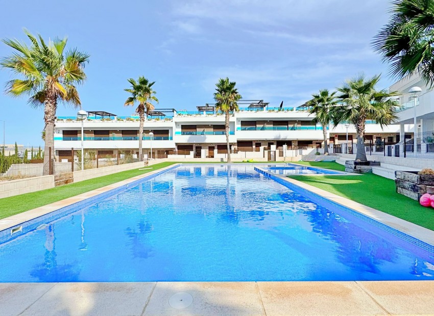 Herverkoop - Herenhuis -
Torrevieja - Los Balcones