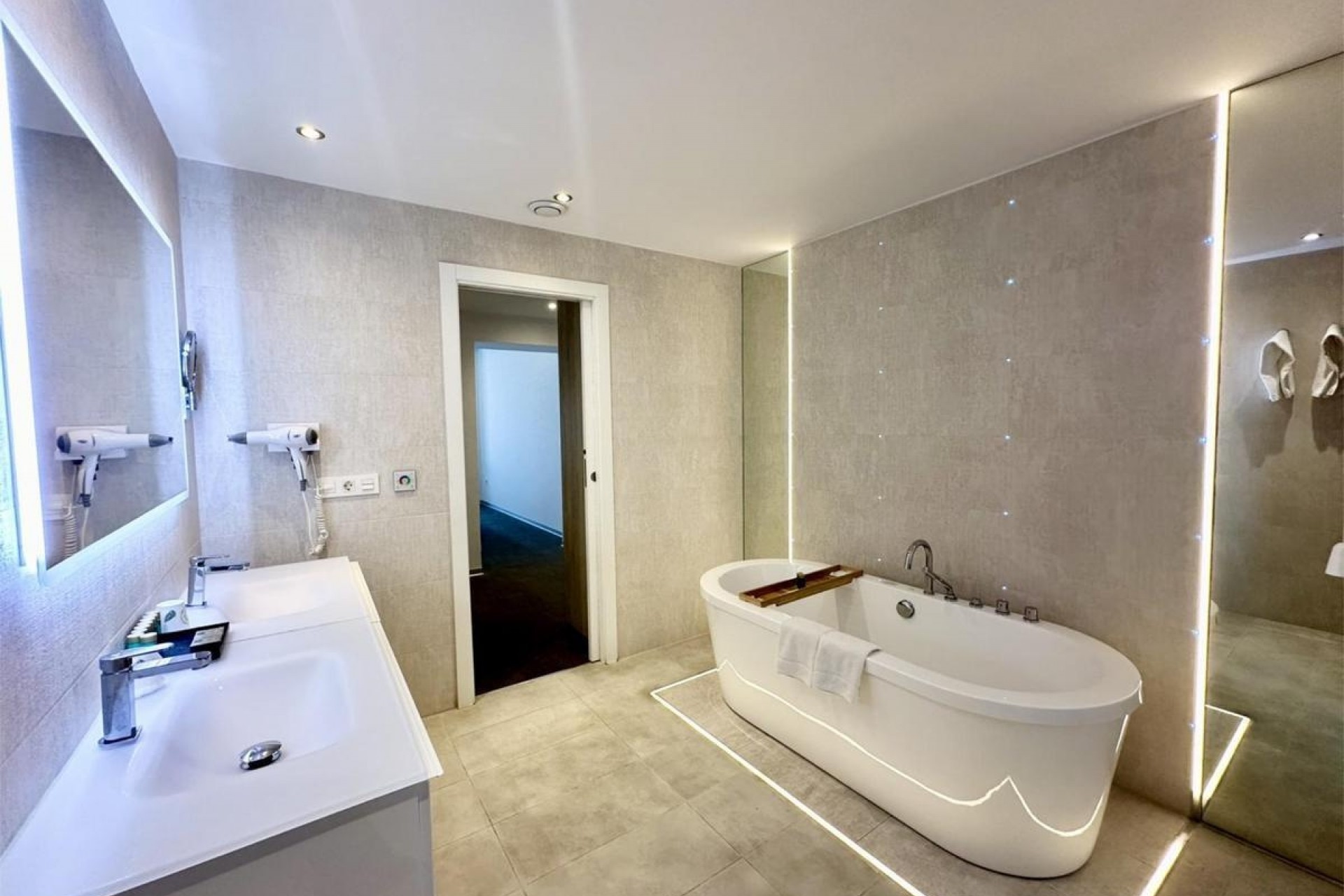 Herverkoop - Hotel -
Jávea / Xàbia - Montañar - El Arenal