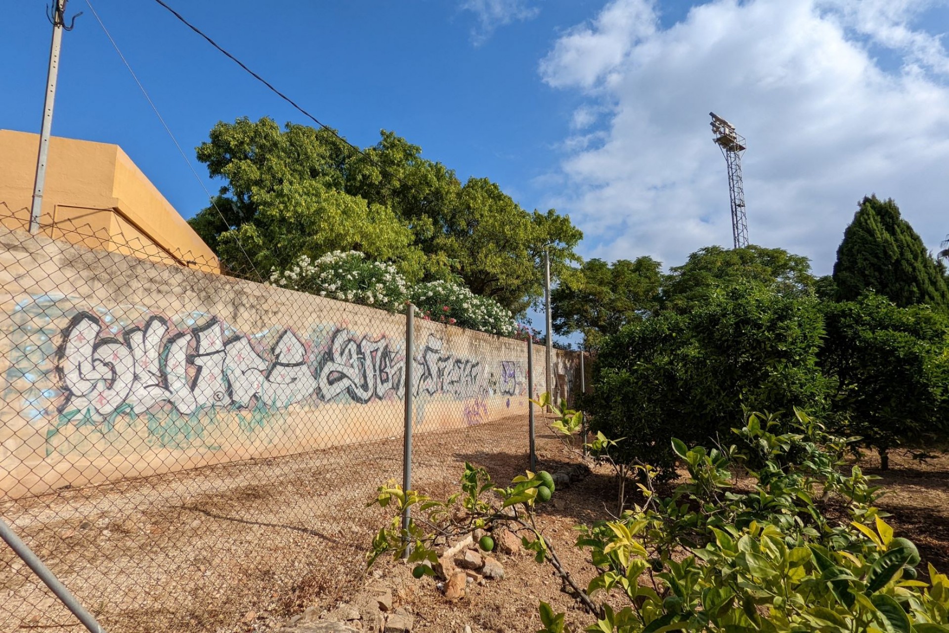 Herverkoop - Plot -
Denia - Sportcentrum