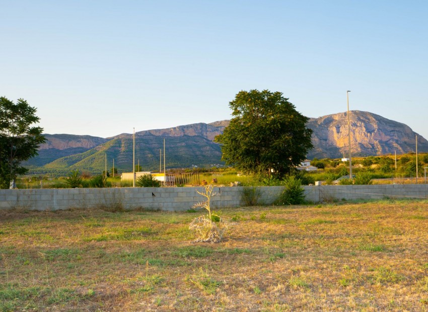 Herverkoop - Plot -
Gata de Gorgos - Center