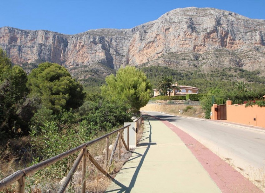 Herverkoop - Plot -
Jávea - Montgo