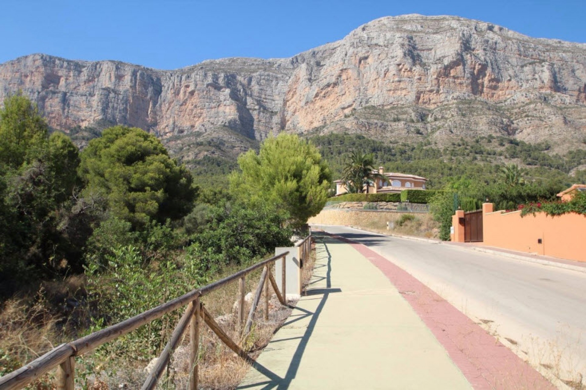 Herverkoop - Plot -
Jávea - Montgo