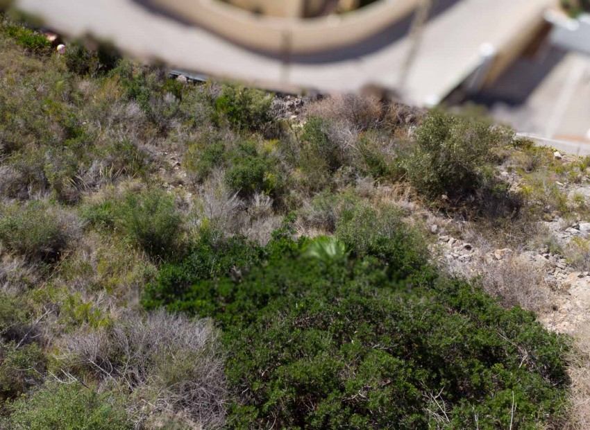 Herverkoop - Plot -
Moraira - El Portet