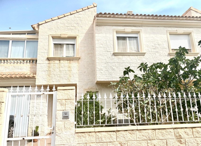 Herverkoop - Villa -
Albir