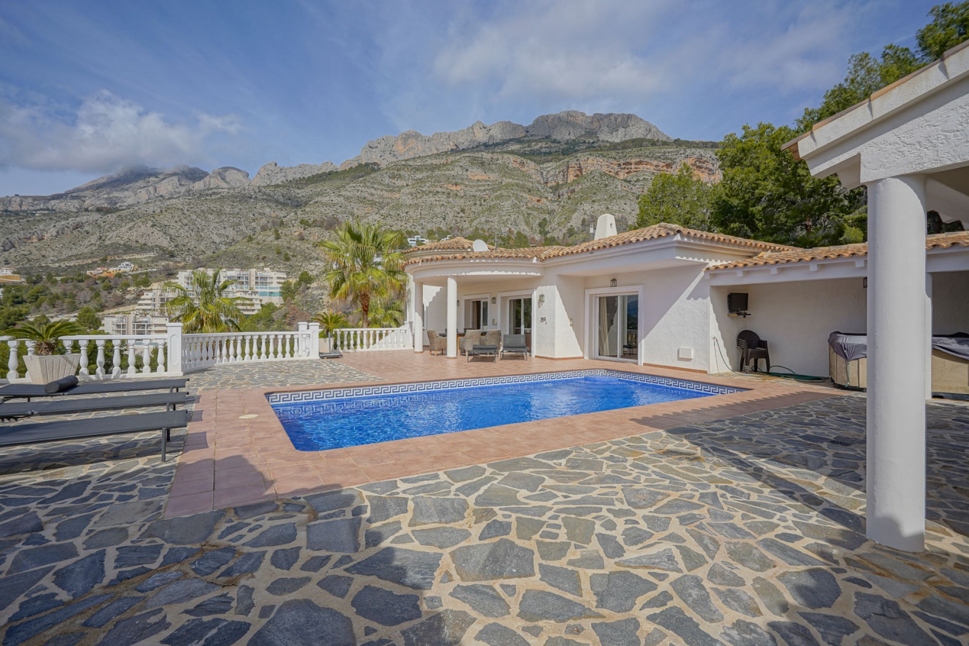 Herverkoop - Villa -
Altea - Alhama Springs