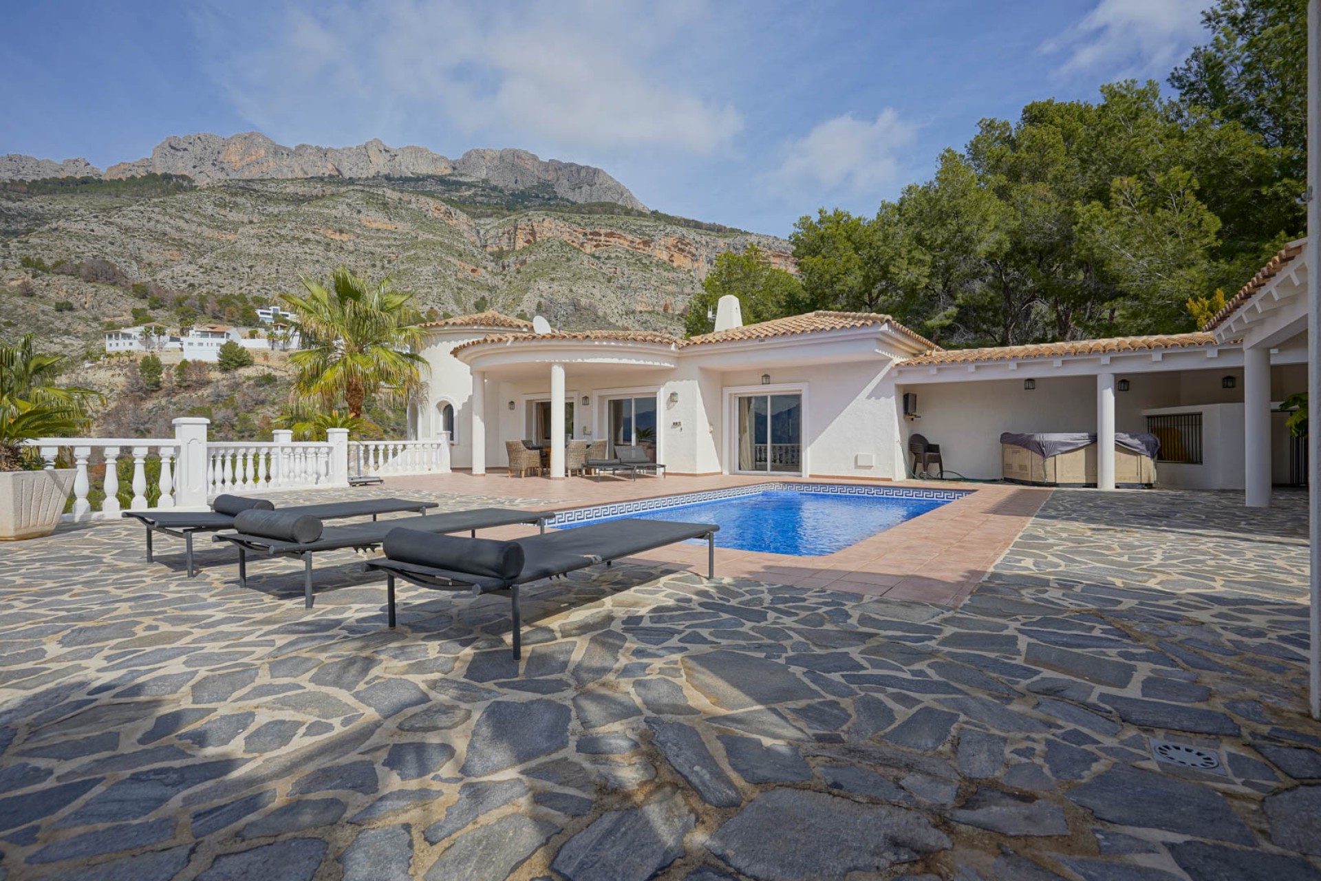 Herverkoop - Villa -
Altea - Alhama Springs