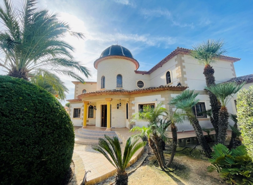 Herverkoop - Villa -
Altea la Vella - Altea