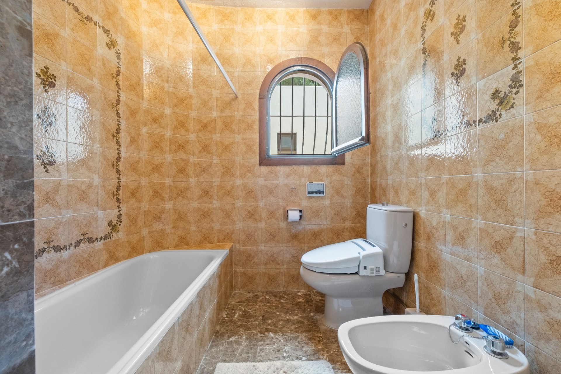 Herverkoop - Villa -
Altea