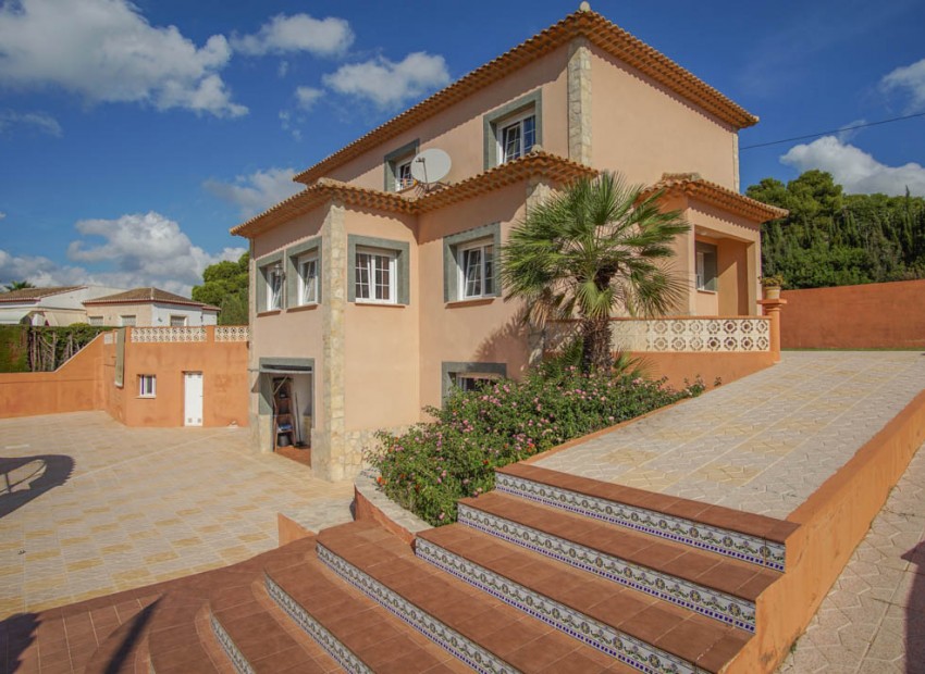 Herverkoop - Villa -
Calpe - Partida La Calalga