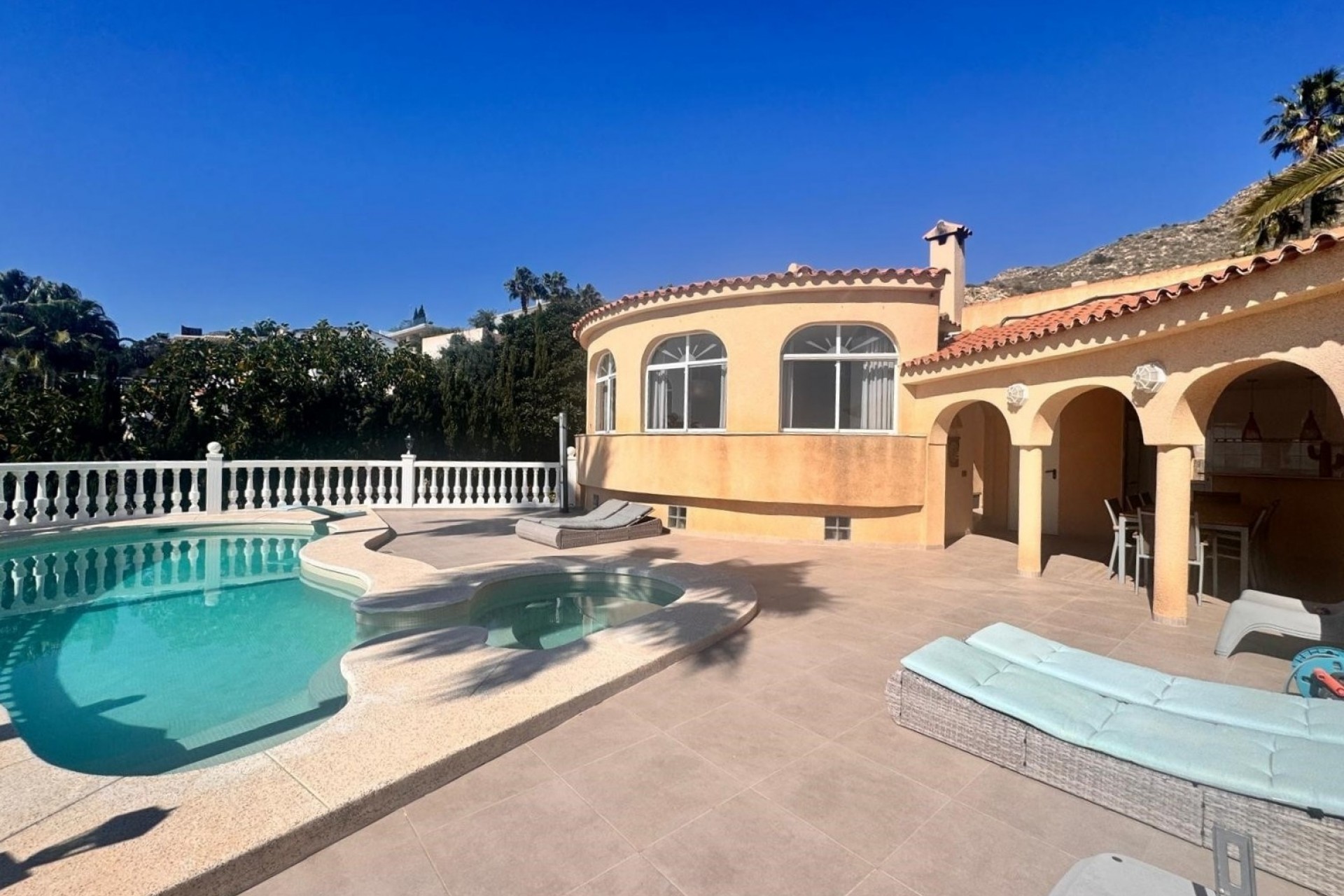 Herverkoop - Villa -
Campello