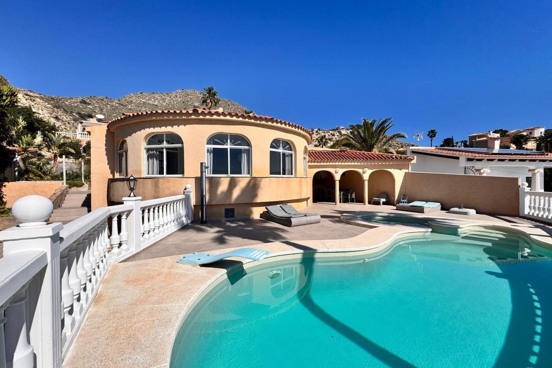 Herverkoop - Villa -
Campello