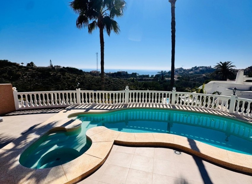 Herverkoop - Villa -
Campello