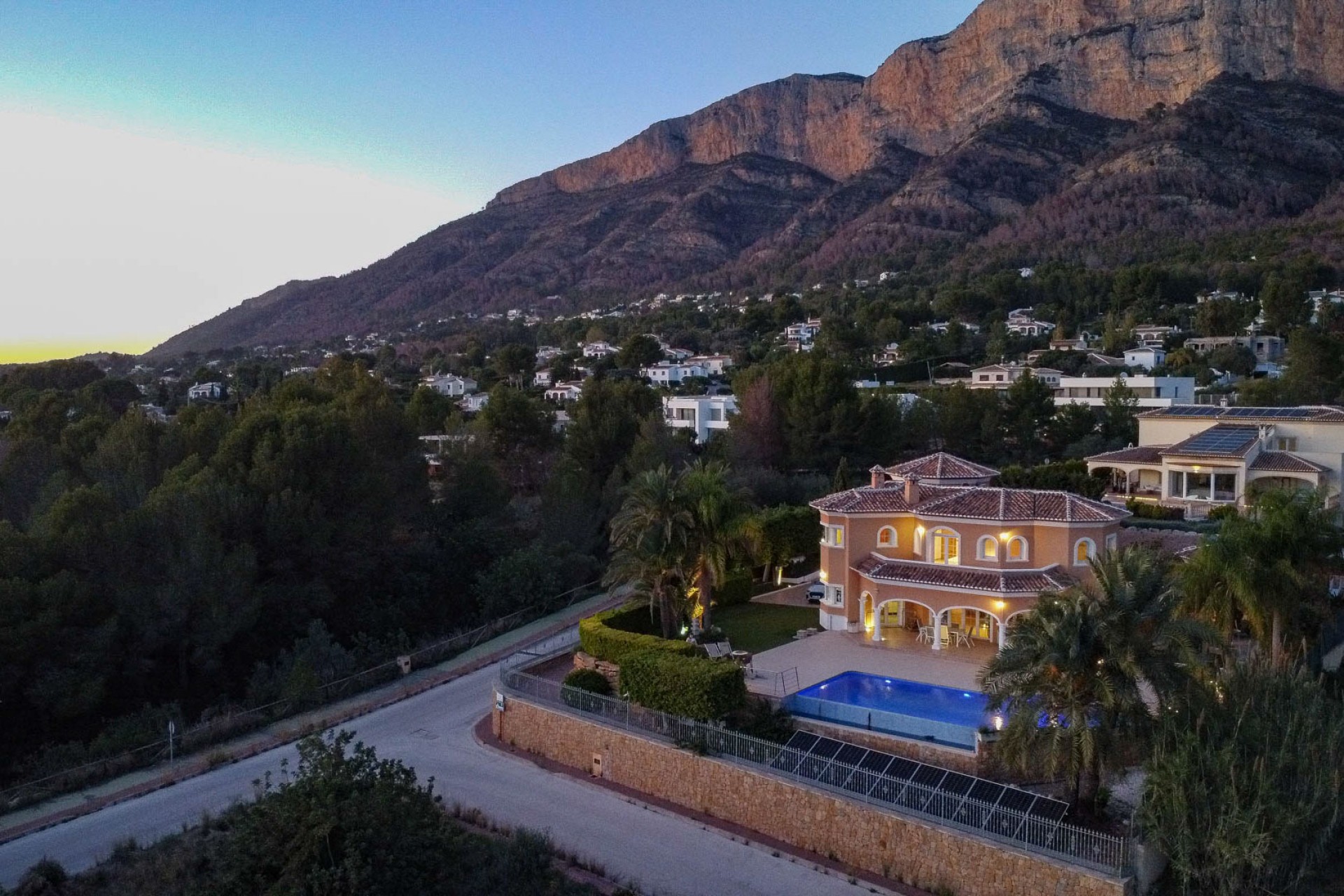 Herverkoop - Villa -
Jávea - El Garroferal