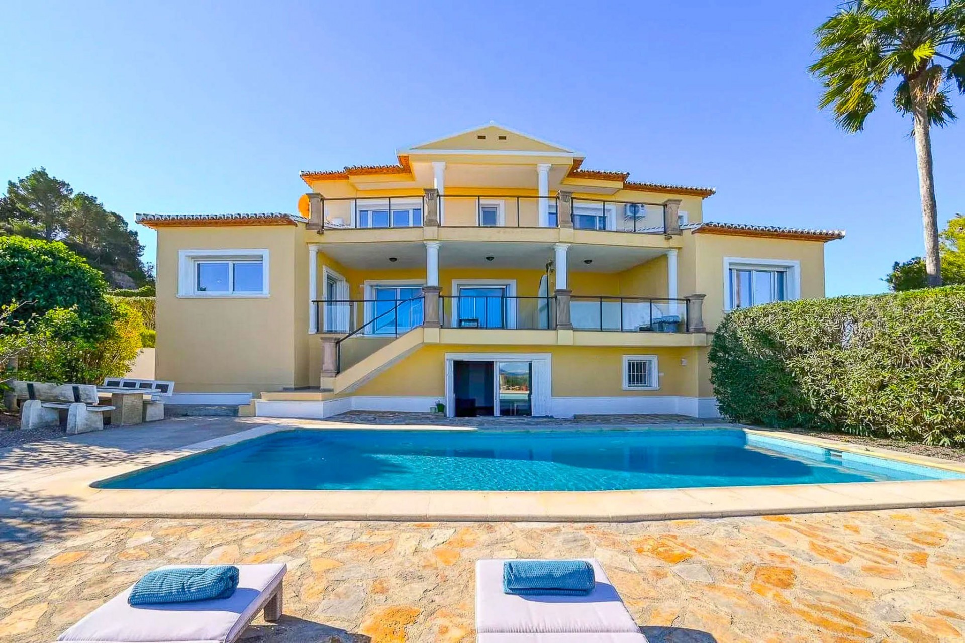 Herverkoop - Villa -
Jávea