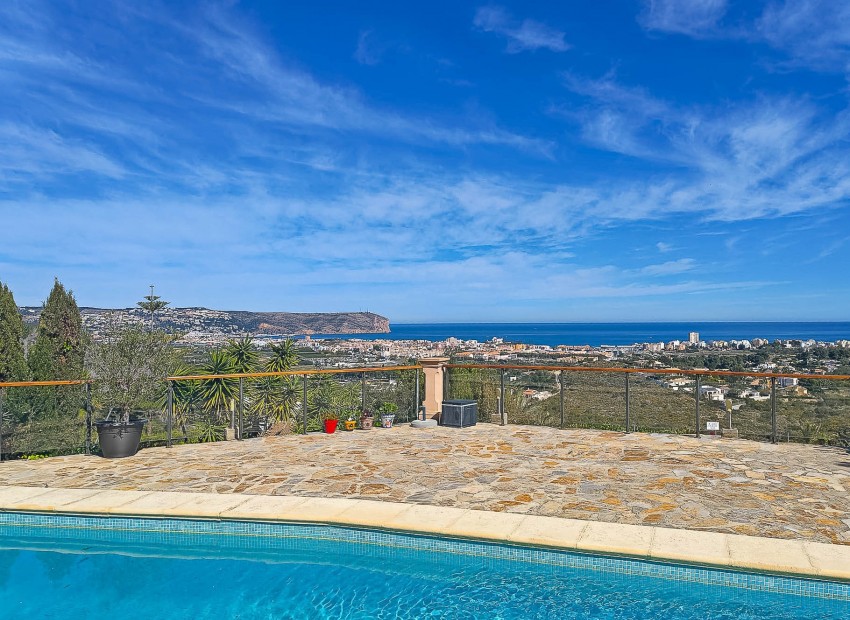 Herverkoop - Villa -
Jávea