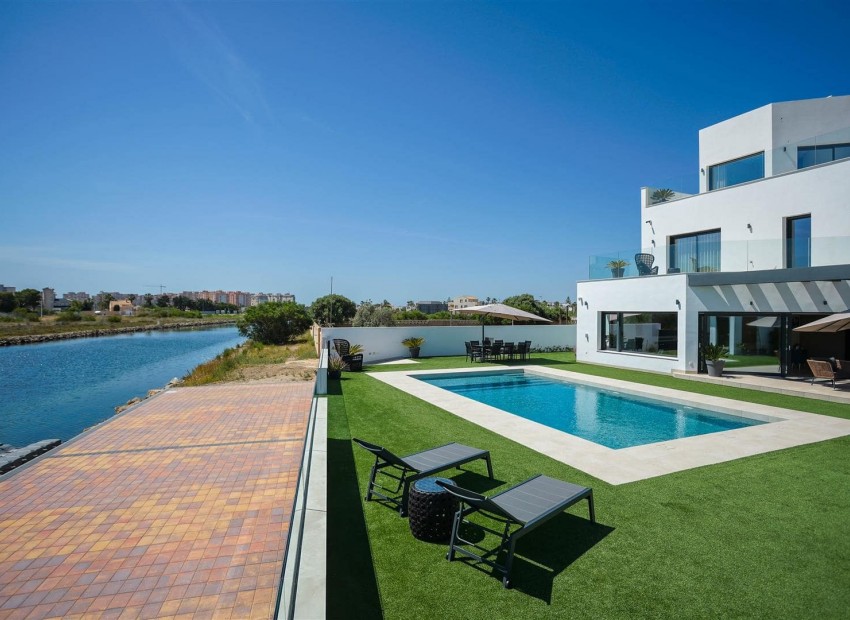 Herverkoop - Villa -
La Manga del Mar Menor