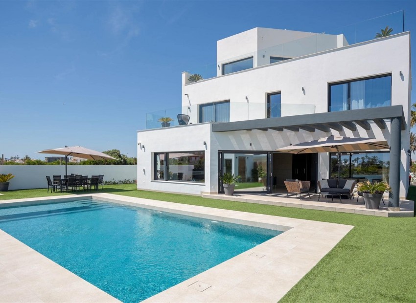 Herverkoop - Villa -
La Manga del Mar Menor