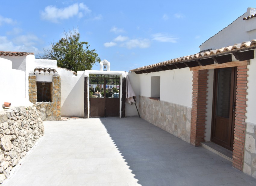 Herverkoop - Villa -
Moraira - Benimeit - Tabaira