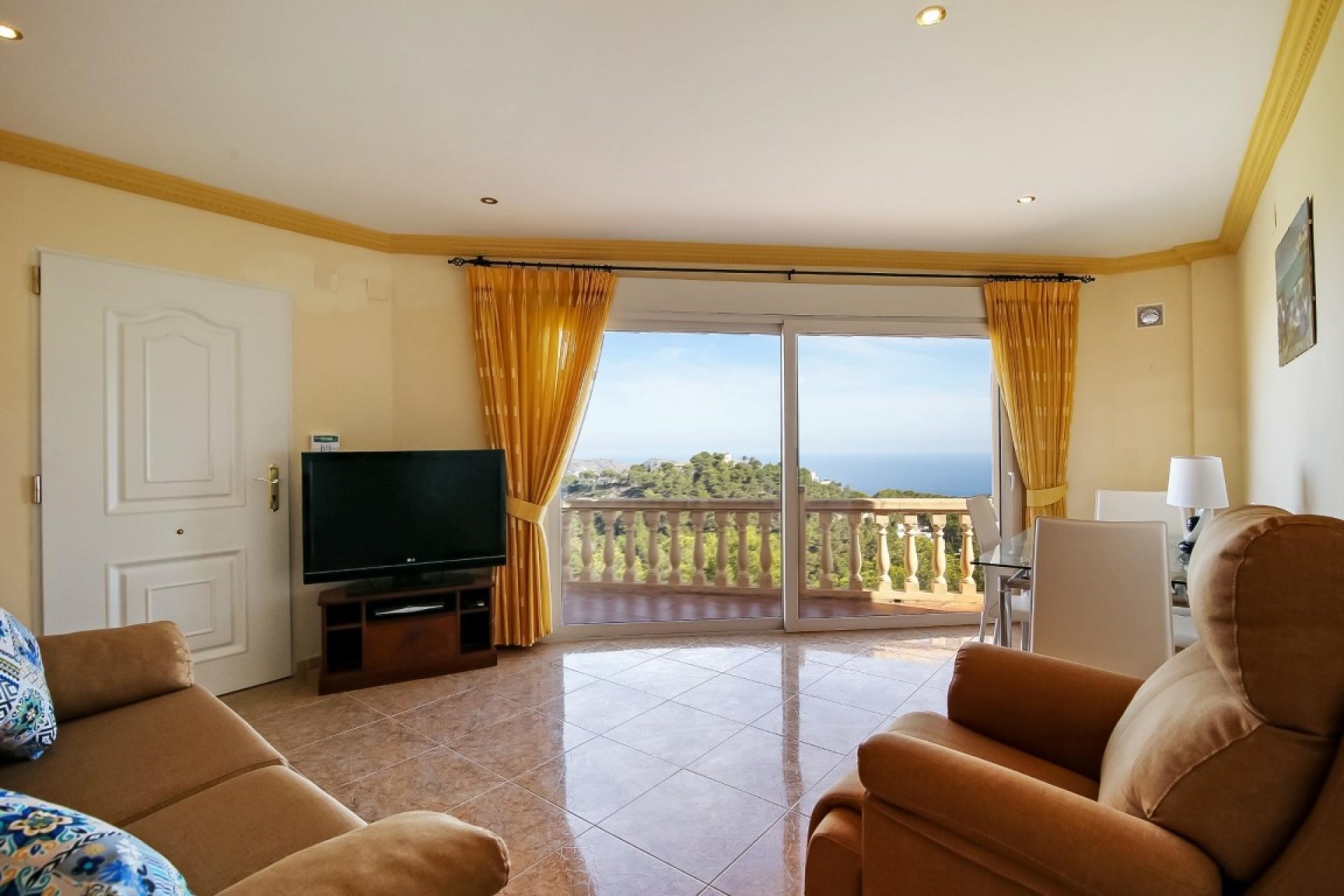 Herverkoop - Villa -
Moraira - Benimeit