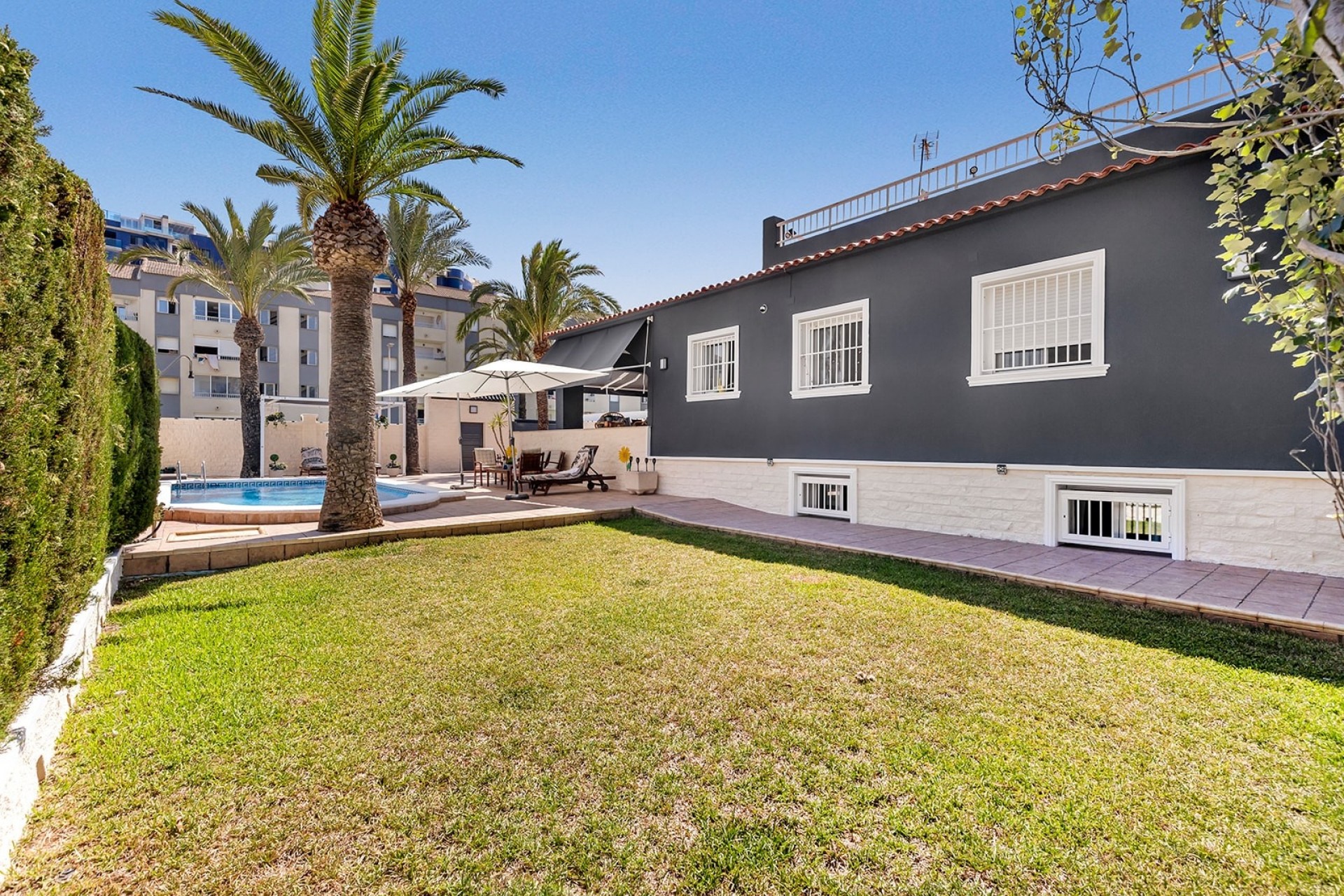 Herverkoop - Villa -
Orihuela Costa - Punta Prima