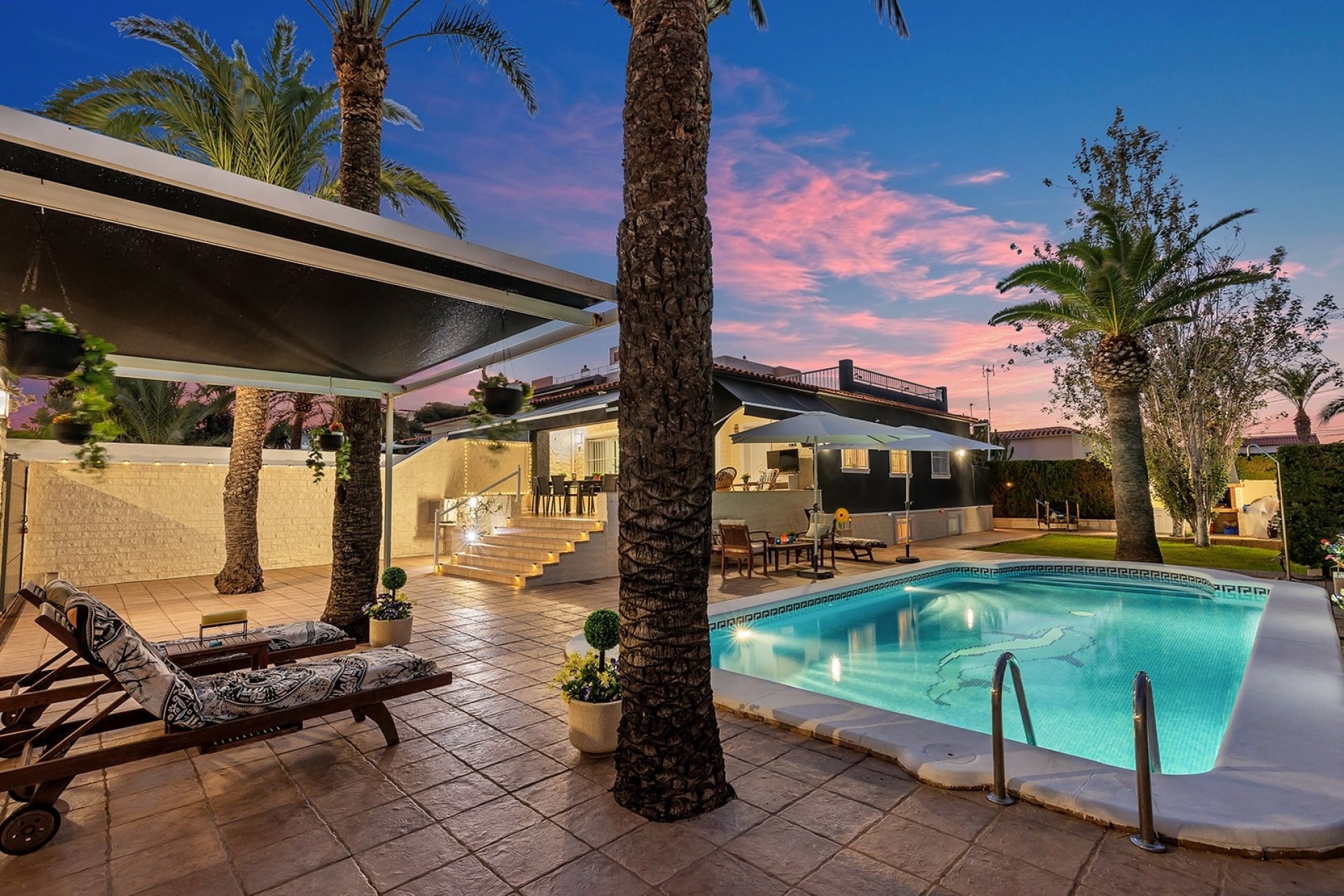 Herverkoop - Villa -
Orihuela Costa - Punta Prima