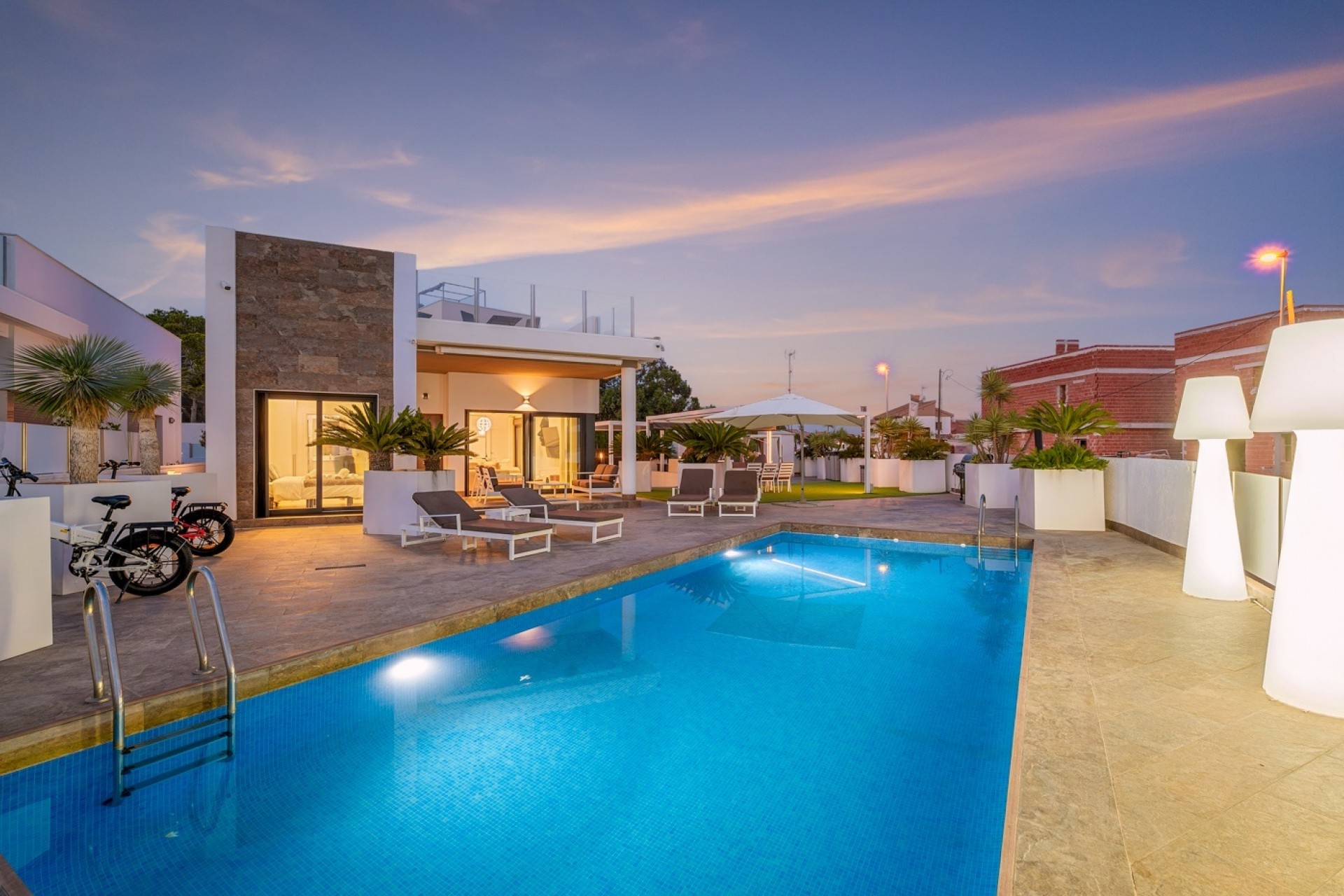 Herverkoop - Villa -
Orihuela Costa - Villamartín