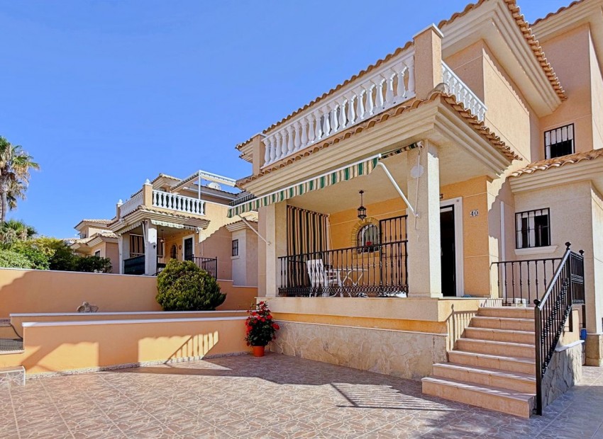Herverkoop - Villa -
Orihuela - Orihuela Costa