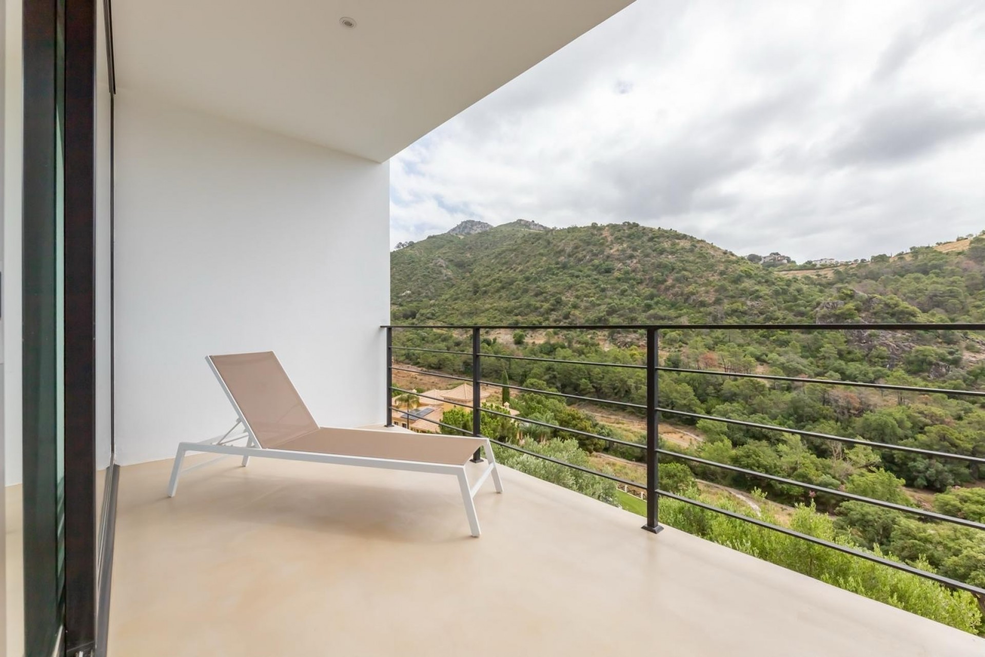 Lange Termijn Verhuur - Villa -
Marbella