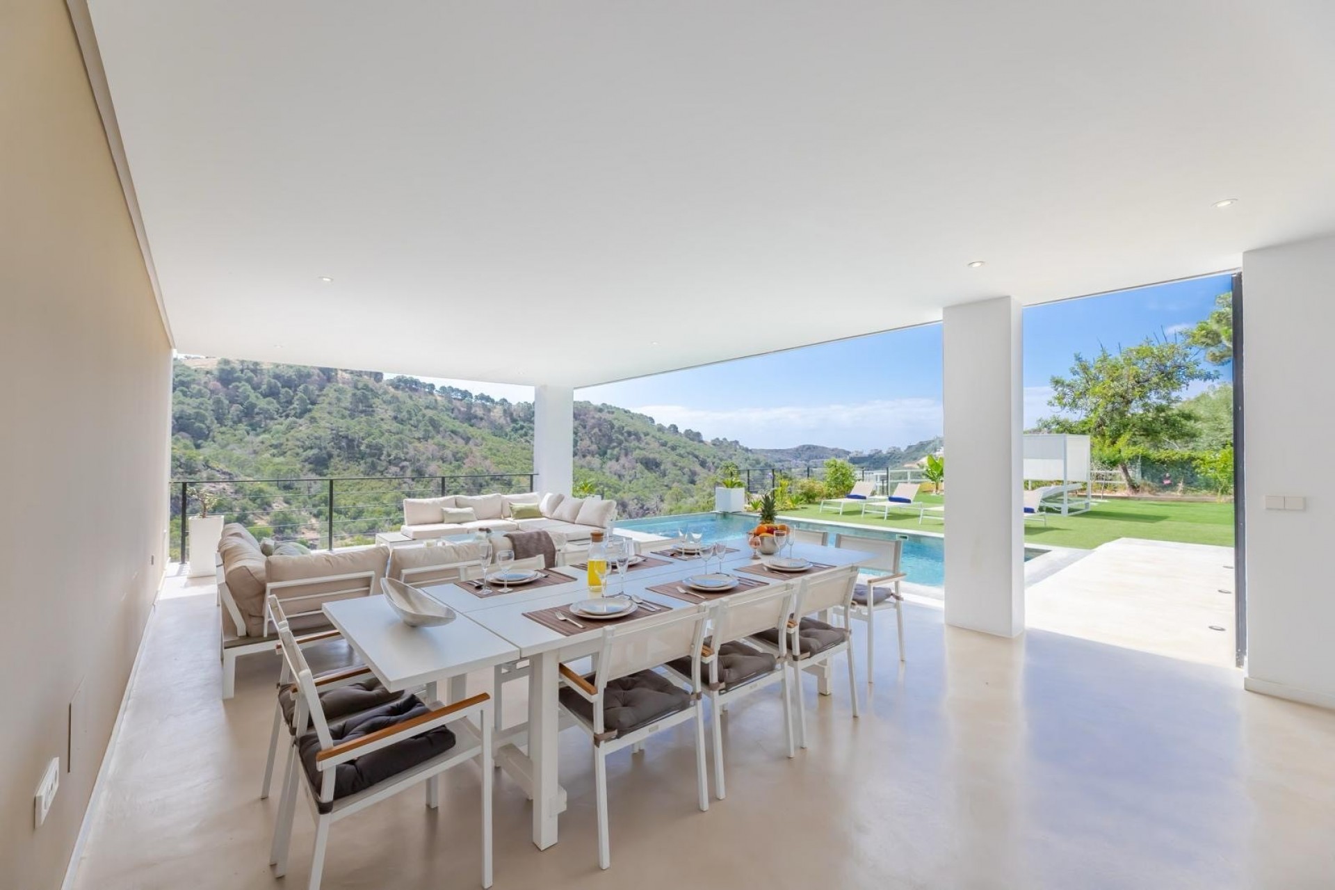 Lange Termijn Verhuur - Villa -
Marbella