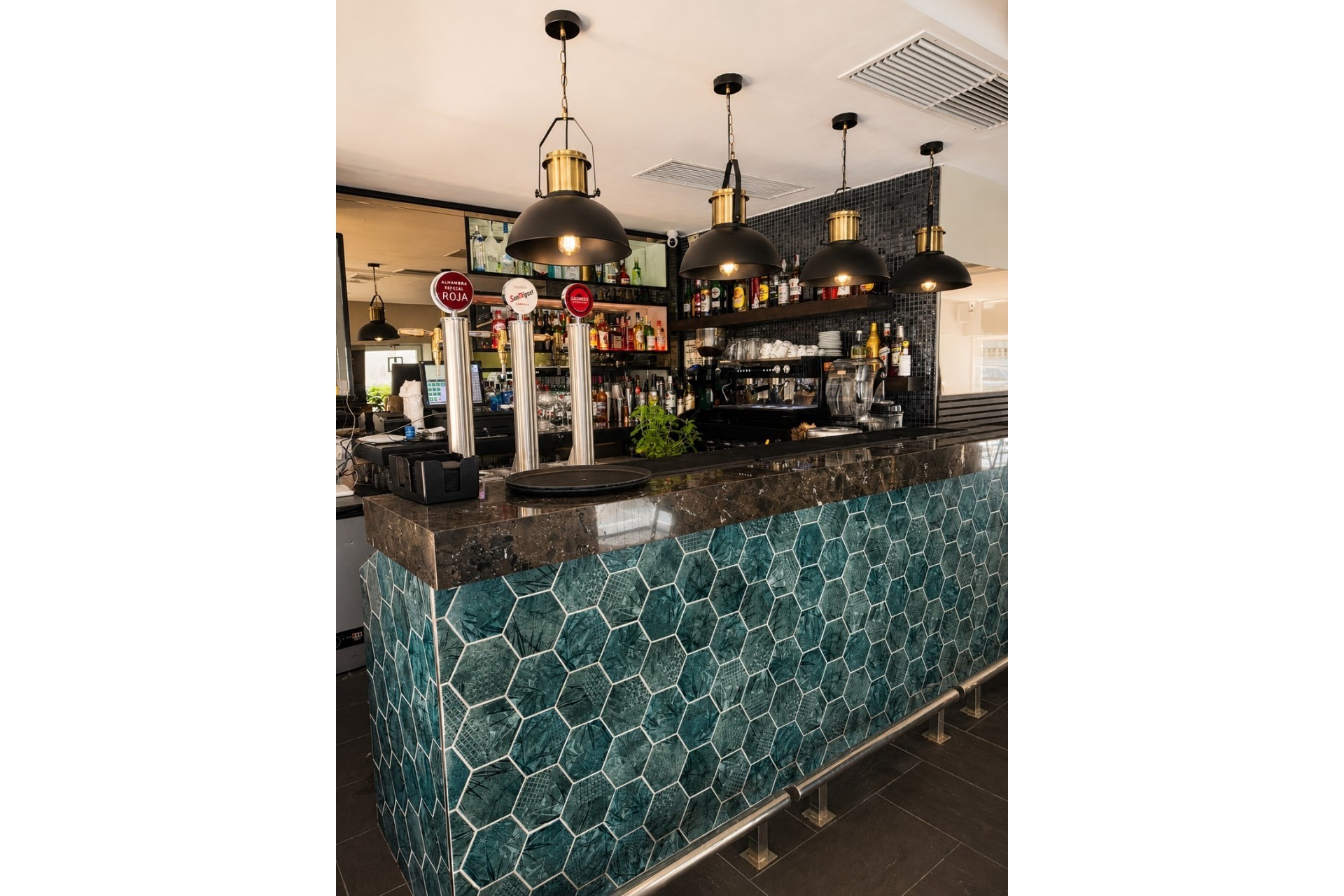 Long Term Rental - Bar / Restaurant -
Moraira - Casco Urbano