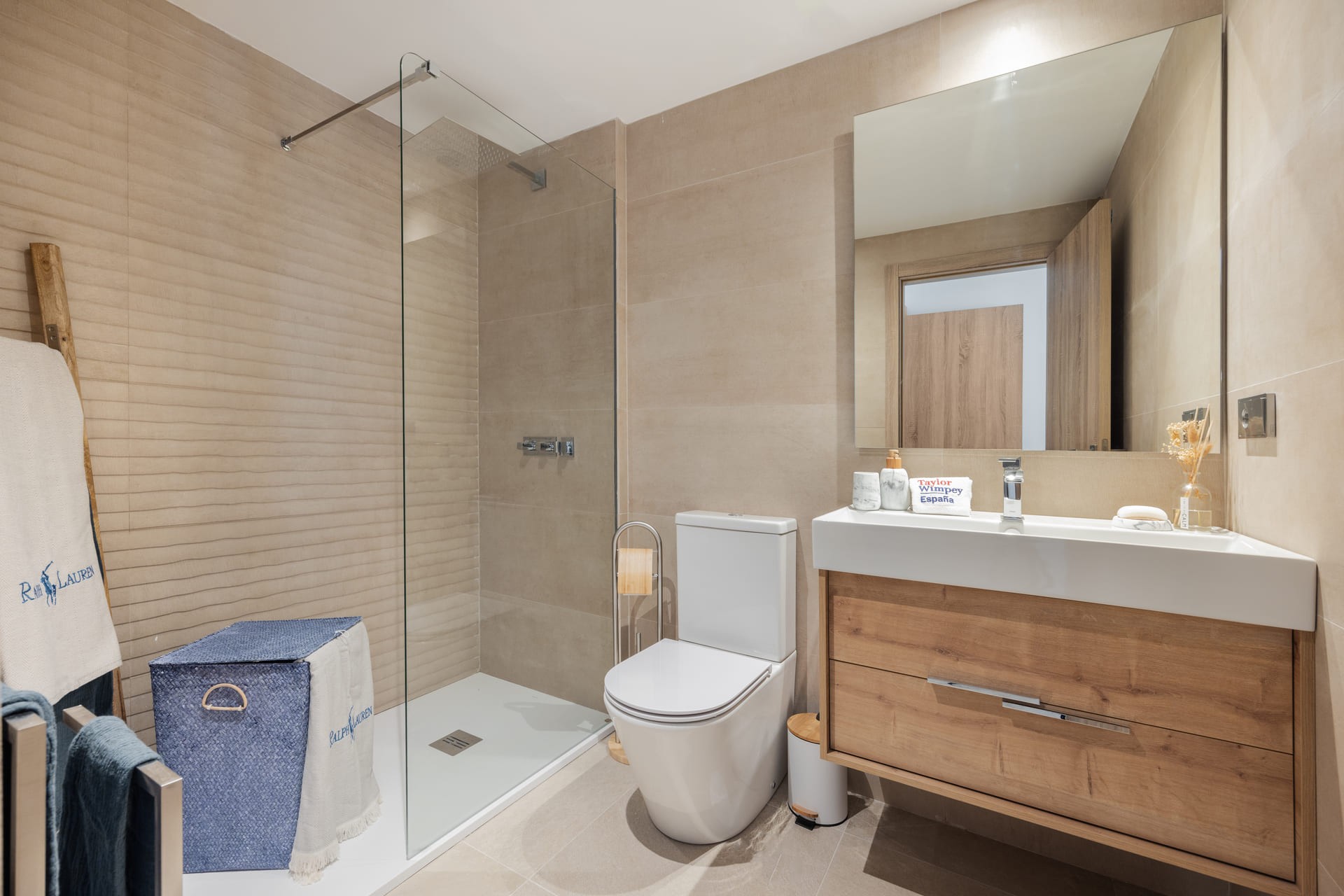 Neue Gebäude -  -
Casares