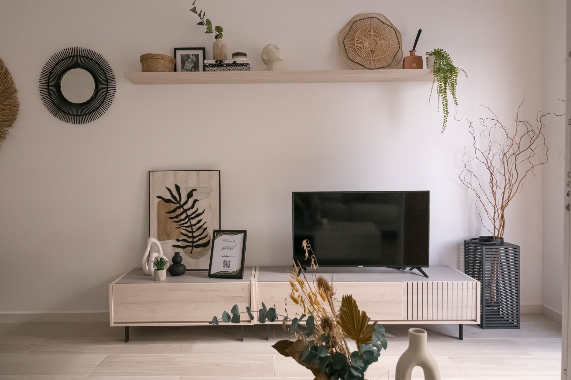 Neue Gebäude -  -
Jerónimo y Avileses