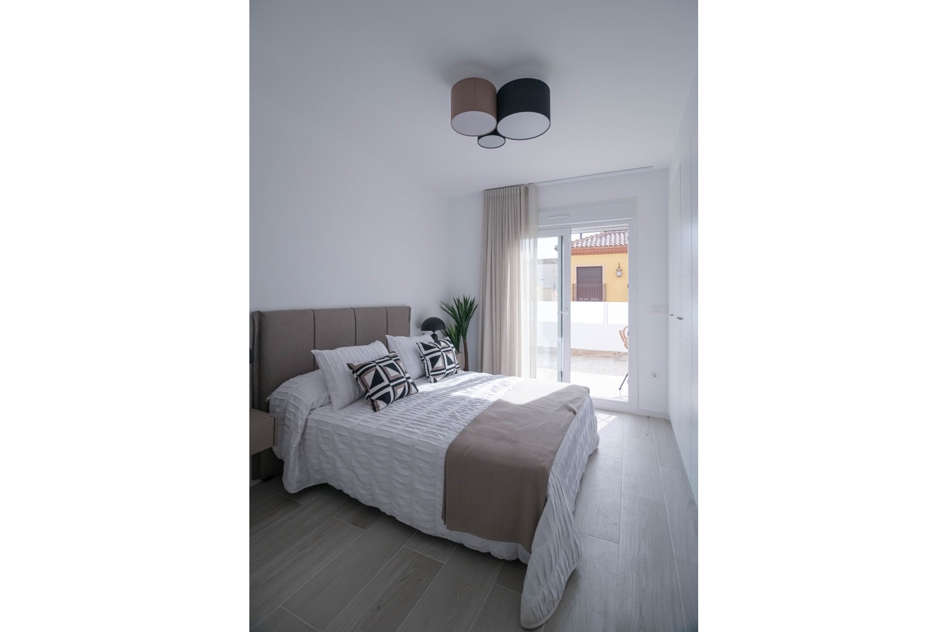 Neue Gebäude -  -
Jerónimo y Avileses