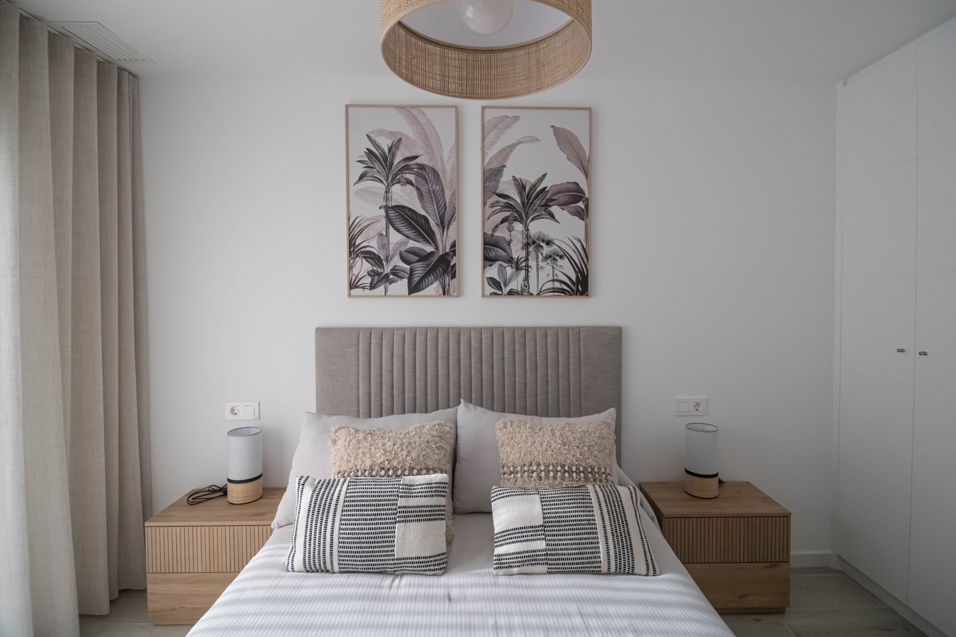 Neue Gebäude -  -
Jerónimo y Avileses