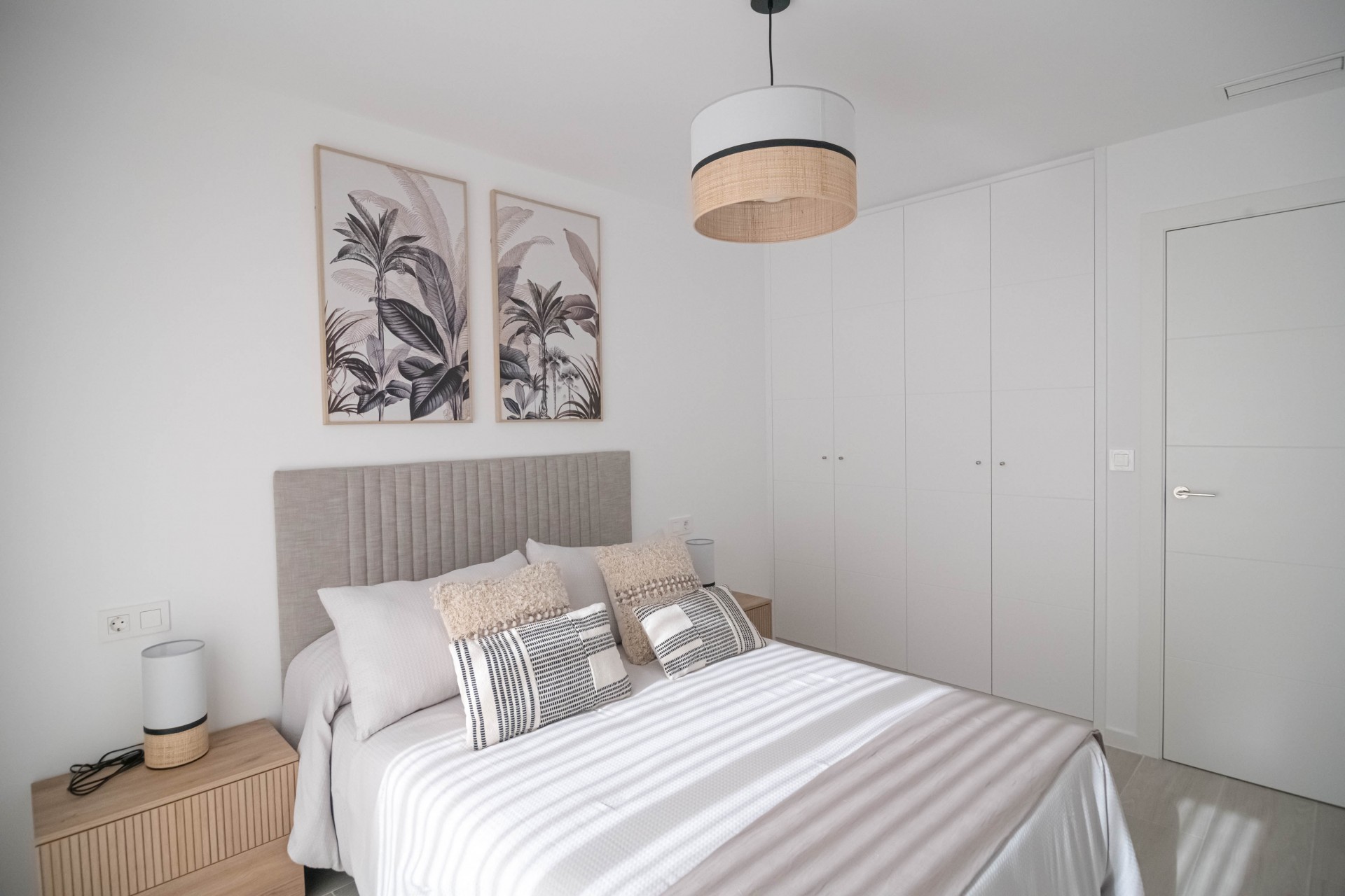 Neue Gebäude -  -
Jerónimo y Avileses