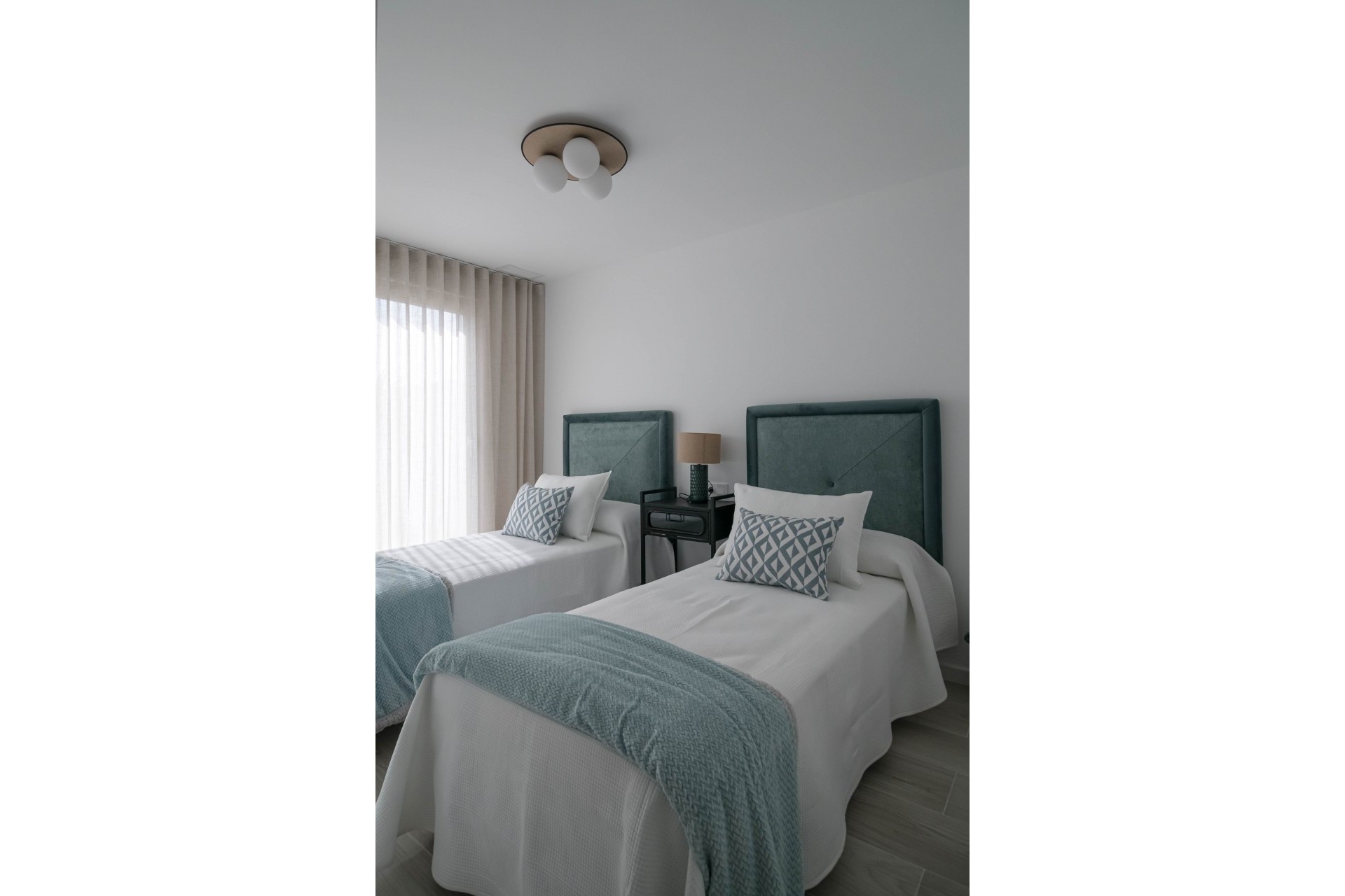 Neue Gebäude -  -
Jerónimo y Avileses