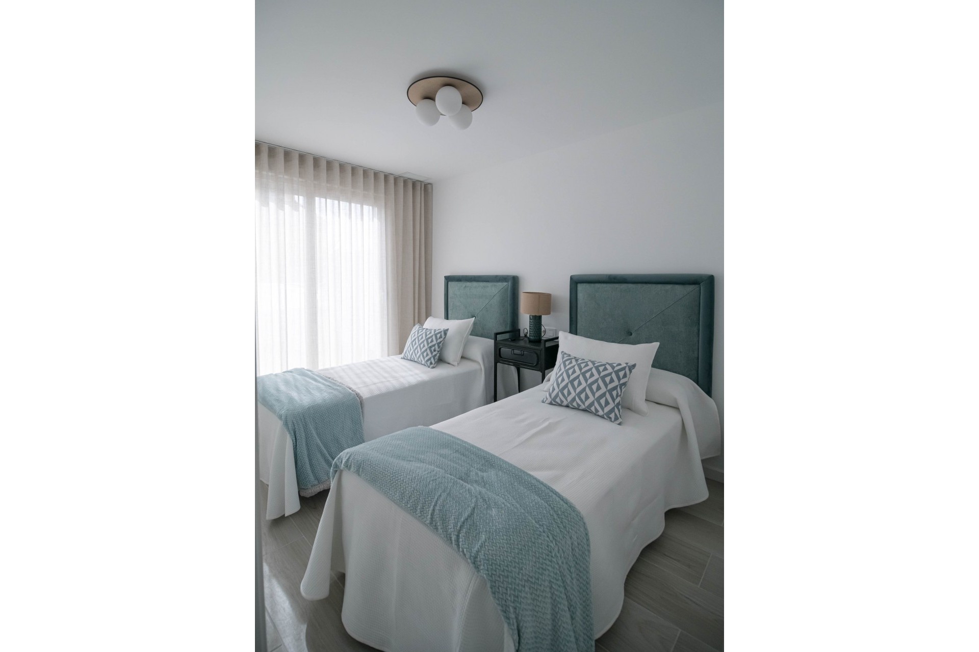 Neue Gebäude -  -
Jerónimo y Avileses