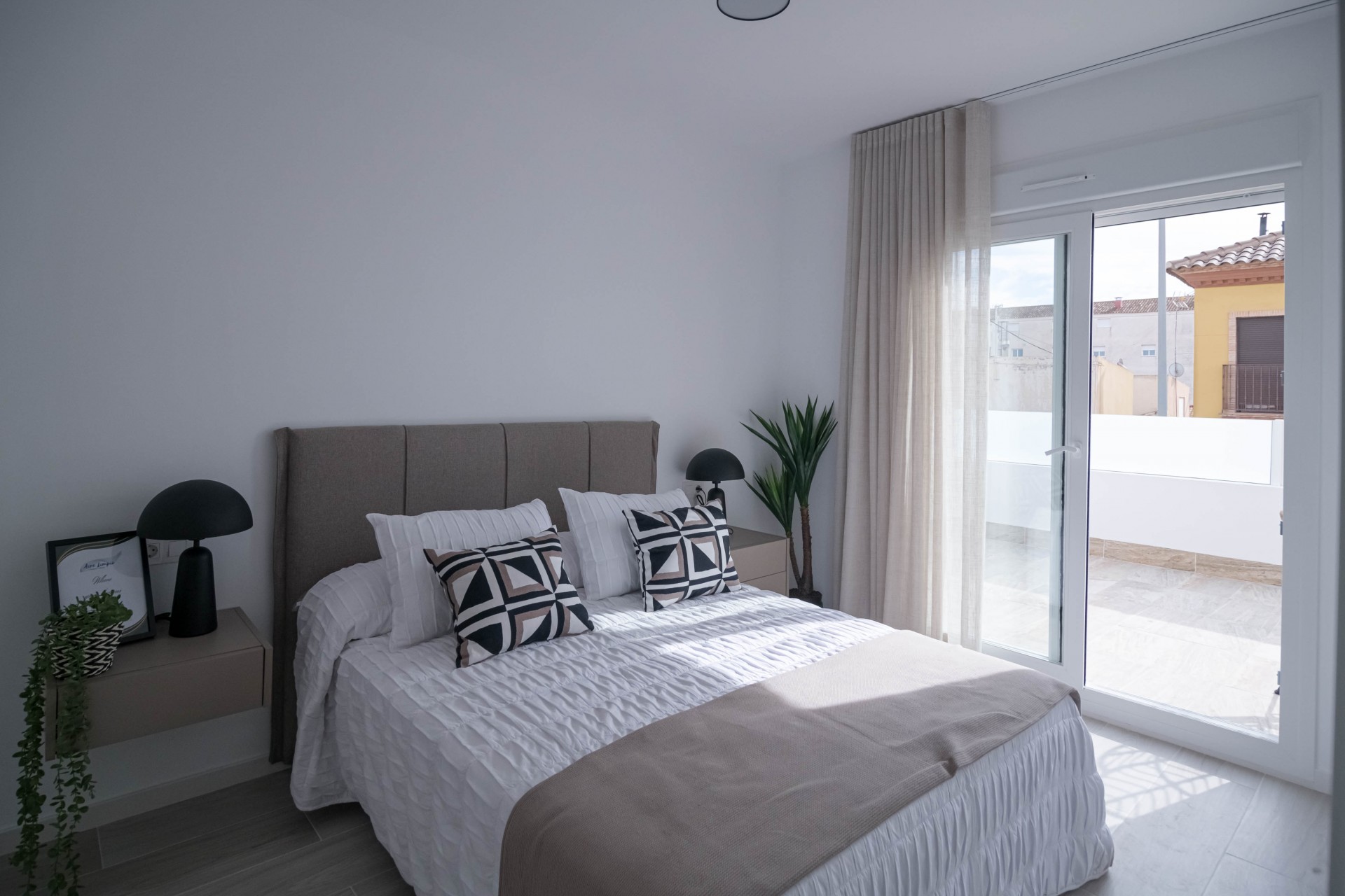 Neue Gebäude -  -
Jerónimo y Avileses