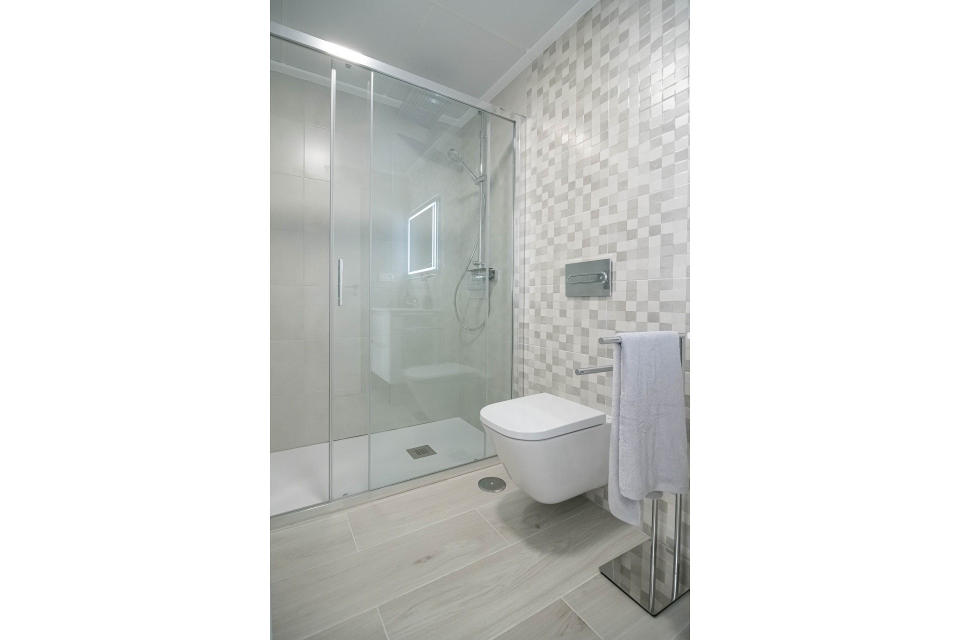 Neue Gebäude -  -
Jerónimo y Avileses