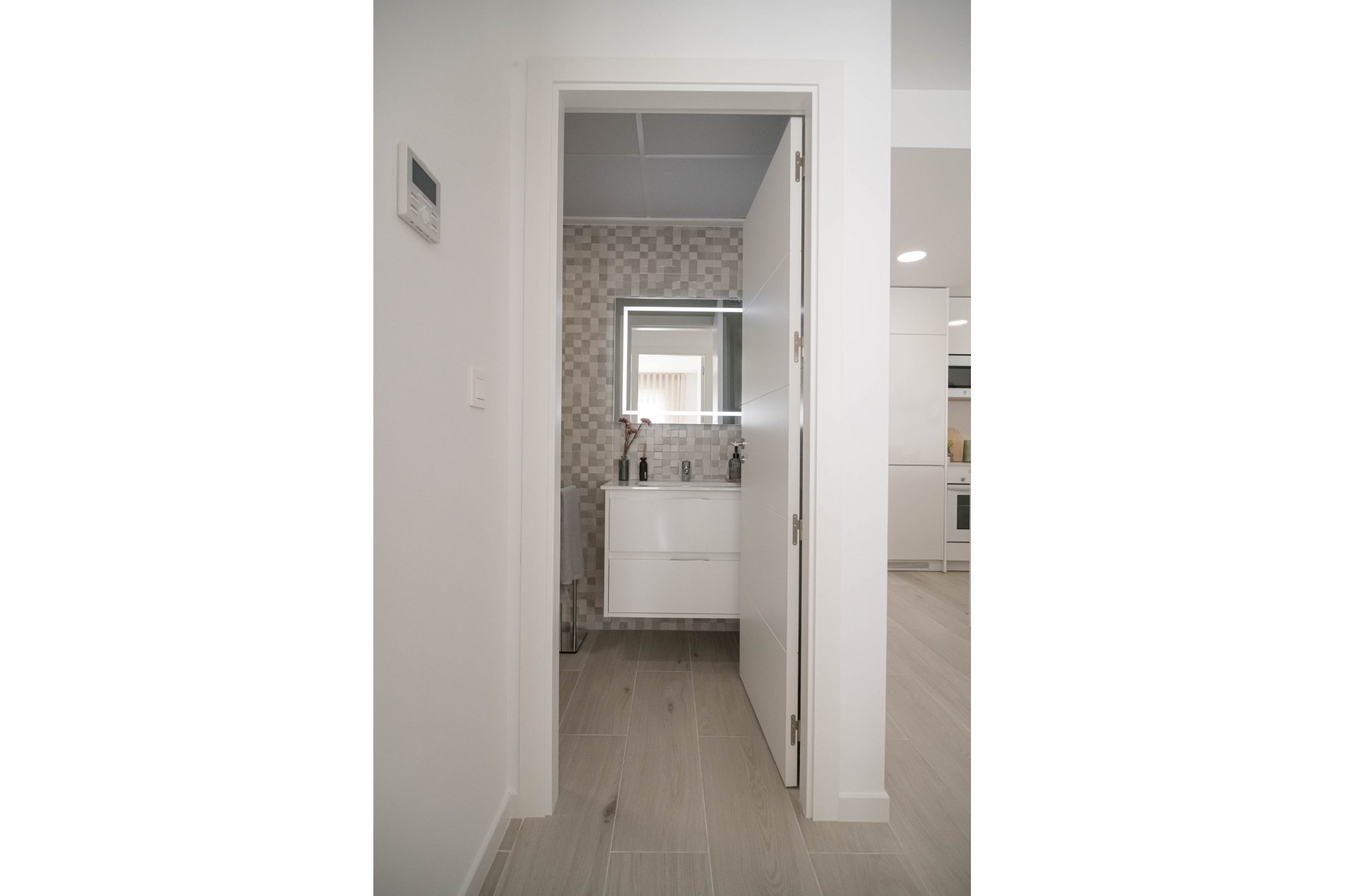 Neue Gebäude -  -
Jerónimo y Avileses