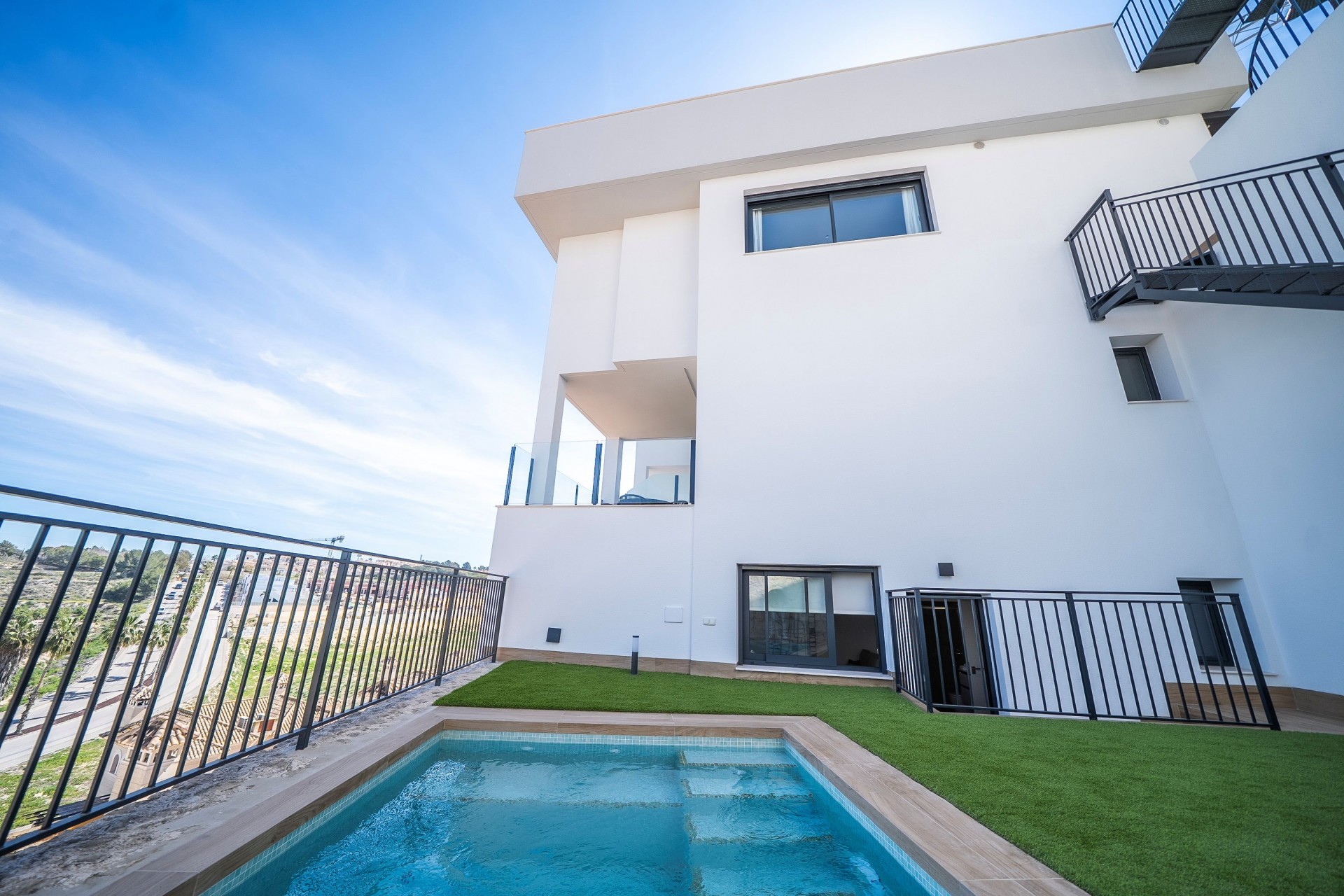 Neue Gebäude - Teilweise freistehend -
La Finca Golf