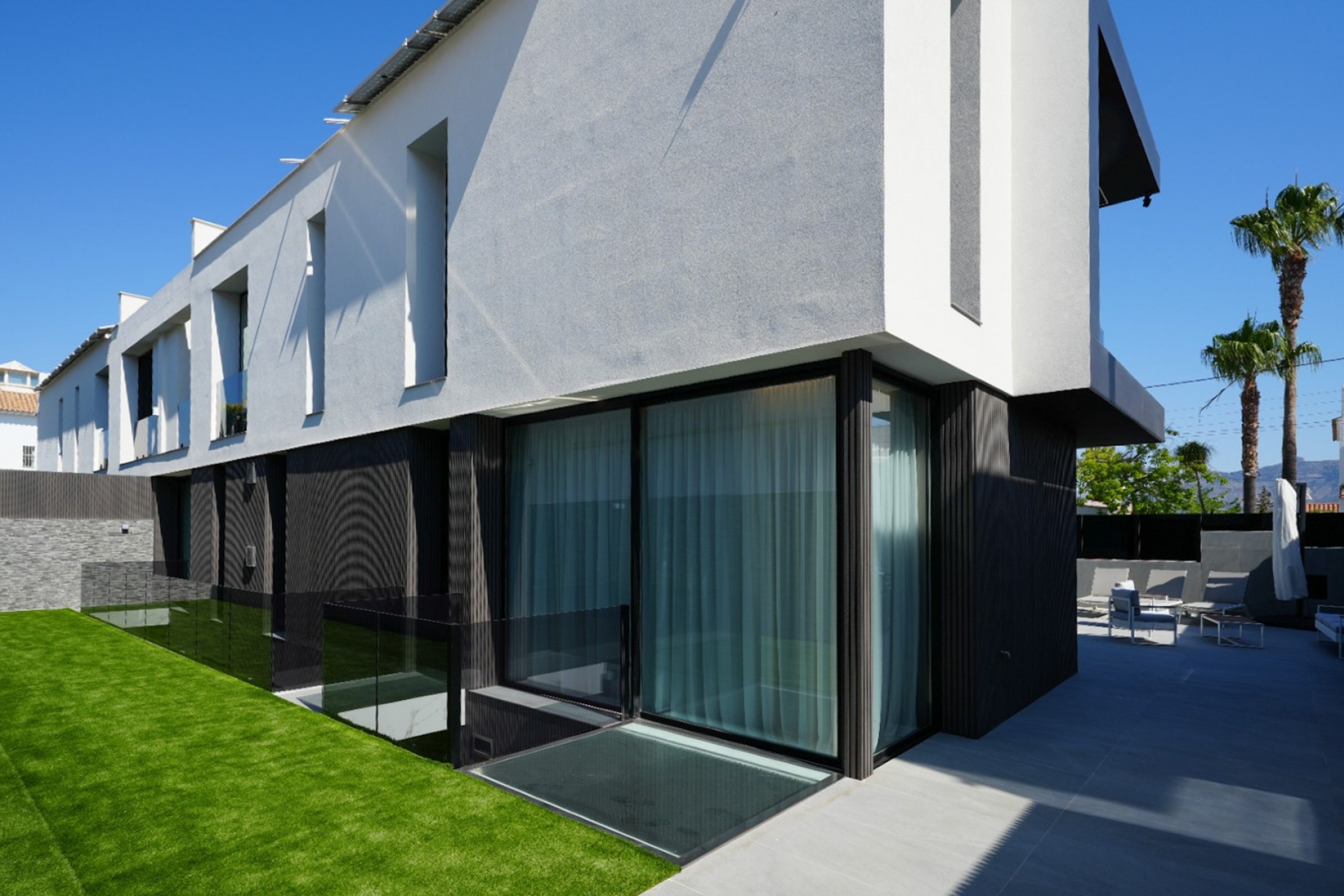 Neue Gebäude - Villa -
Albir - Center