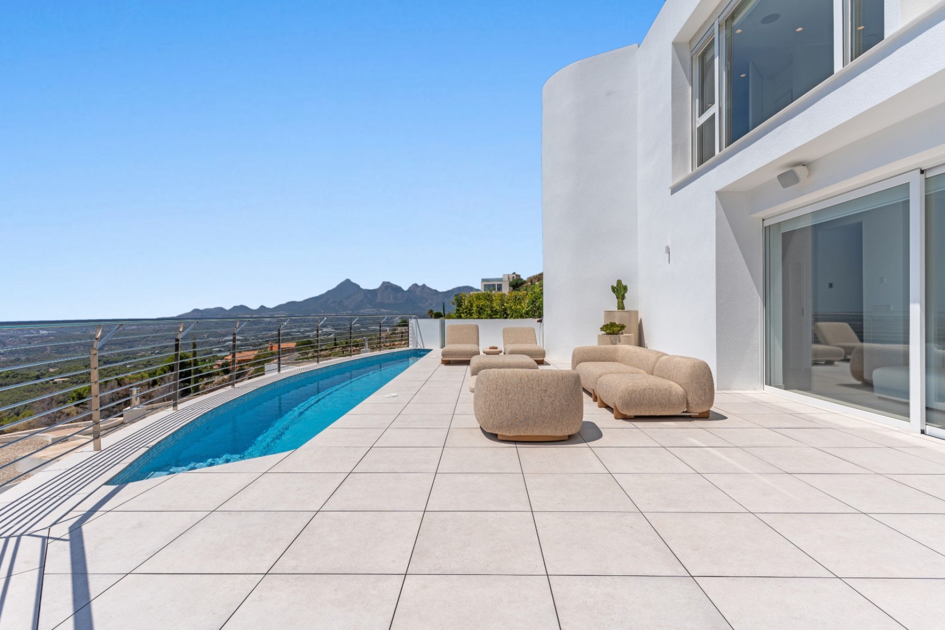 Neue Gebäude - Villa -
Altea