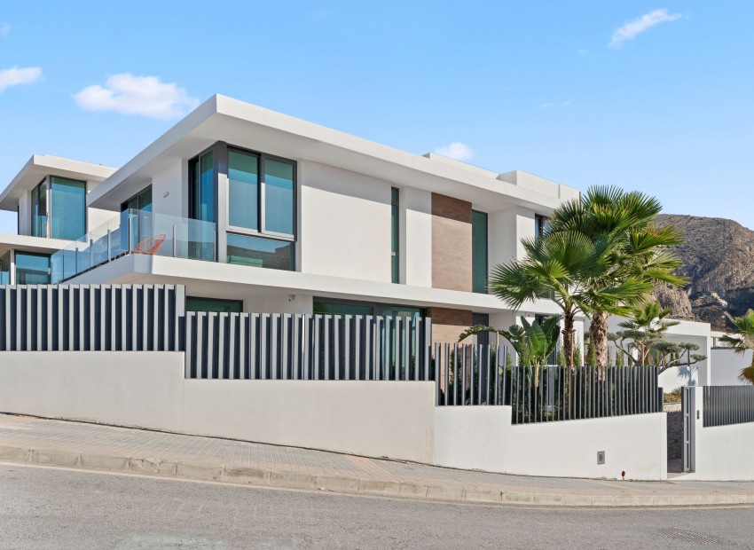 Neue Gebäude - Villa -
Benidorm