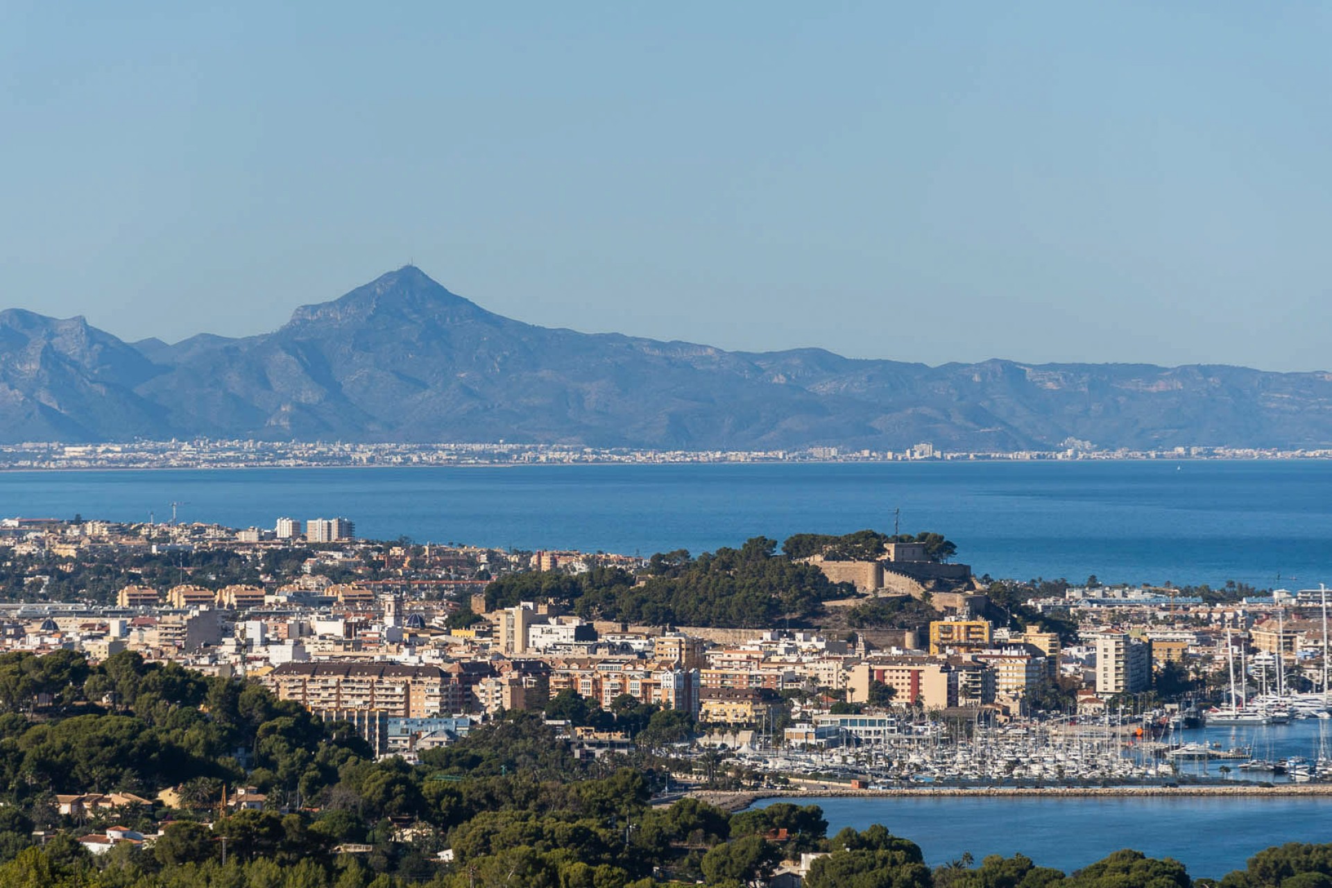 Neue Gebäude - Villa -
Denia