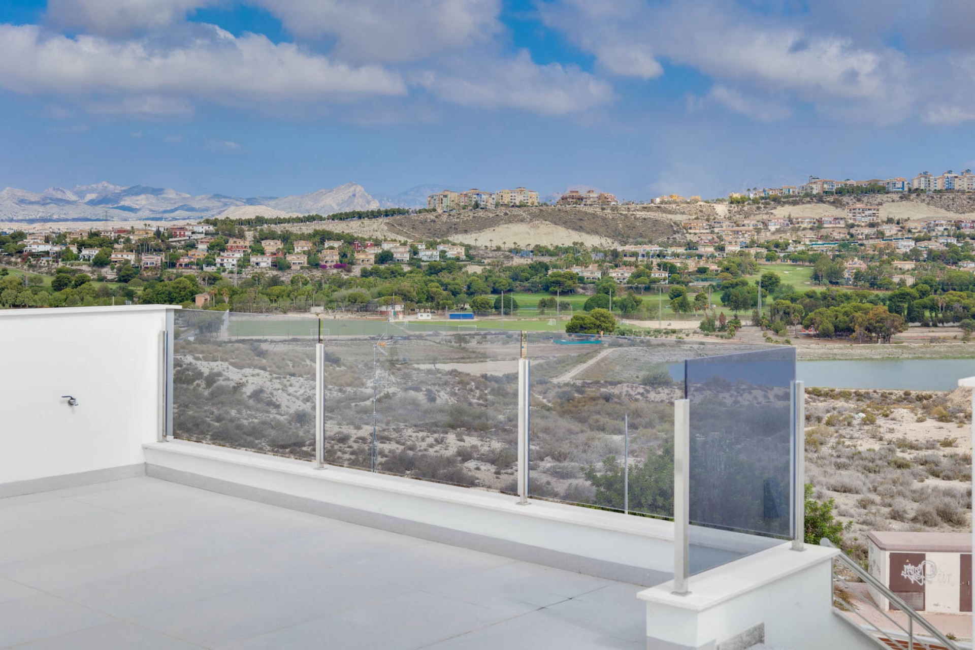 Neue Gebäude - Villa -
El Campello